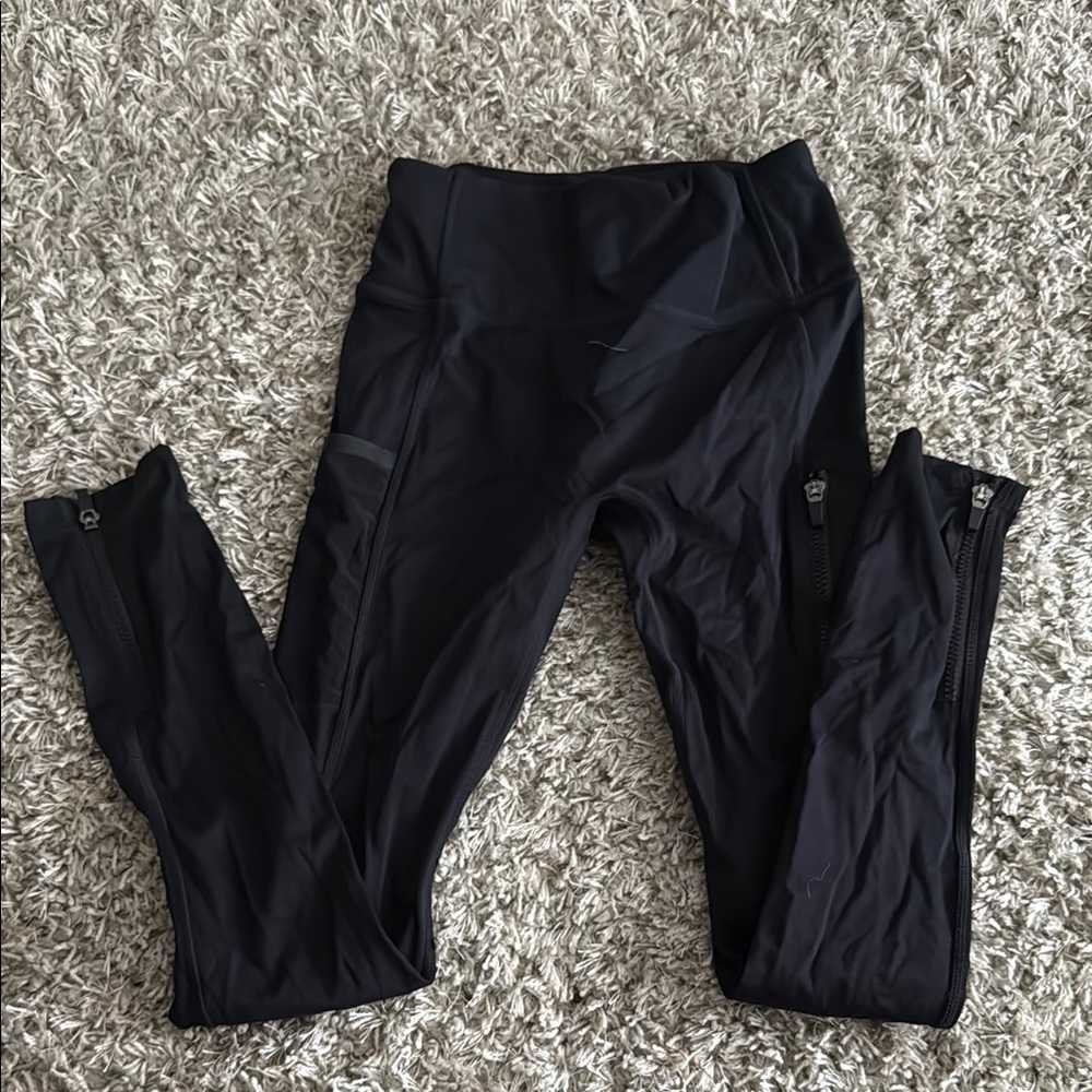 Fabletics Black Leggings Sleek Form-Fitting Design